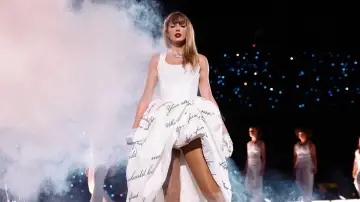 Backdrop to the movie "Taylor Swift | The Eras Tour | The Final Show" #577499